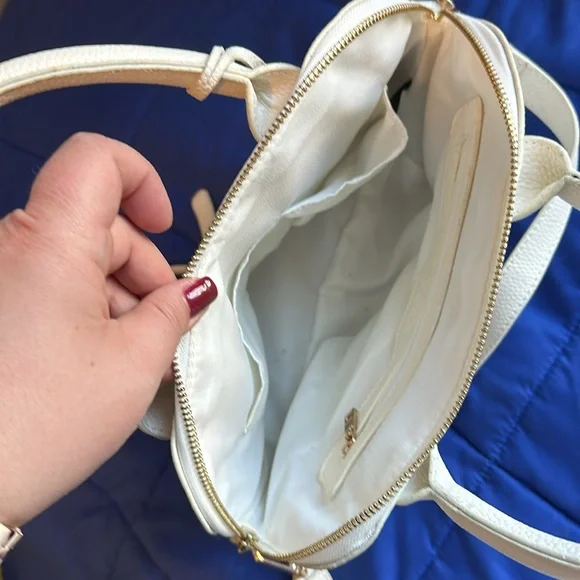 bebe white purse with rainbow branding - Picture 5 of 8